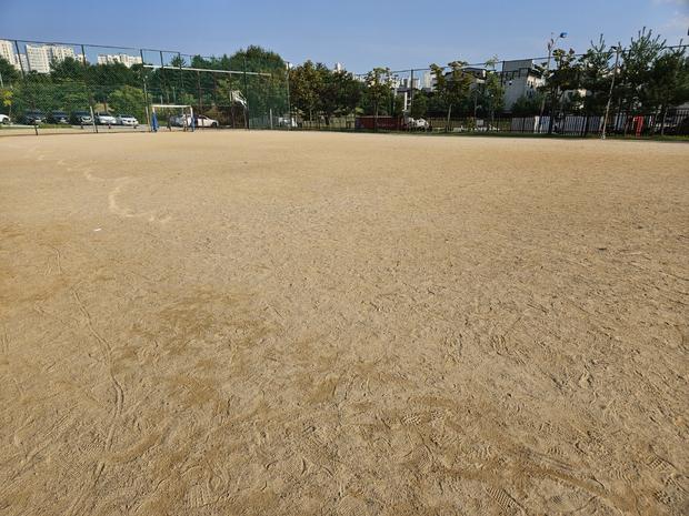담양군초등학교 운동장 모래 보충! ?‍♂️ 안전 &  정확한 시공으로 건강한 놀이 환...
