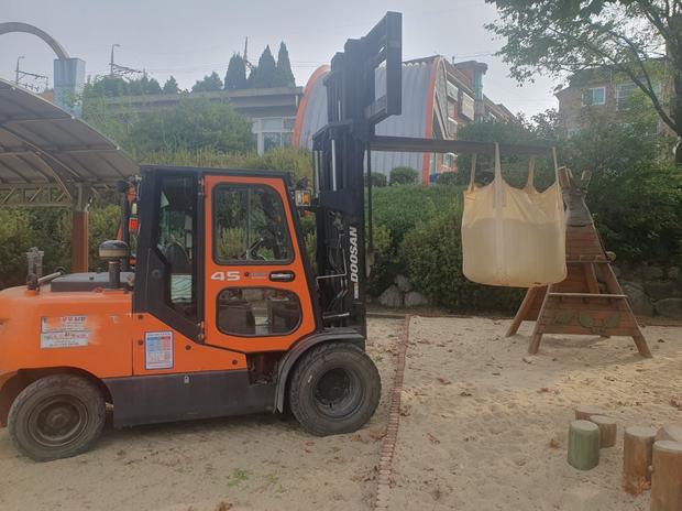 담양읍중학교 운동장 소금살포: 전문 시공으로 튼튼하고 안전한 놀이터 만들기!