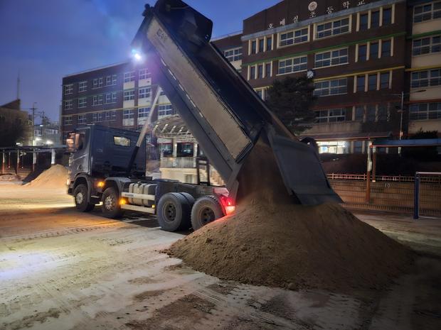 학교 운동장 모래보충, 전국산업안전으로 걱정 끝! 관련 이미지