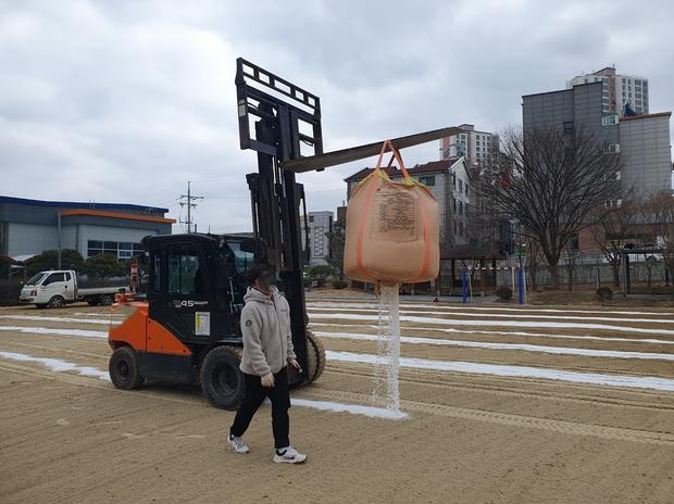 가사문학면고등학교 운동장 관리: 안전과 품질 최우선, 전문 시공으로 성공적인 경기를