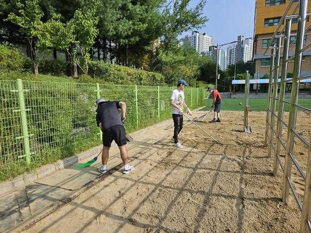 창평면중학교 운동장 잡초 제거, 안전하고 효과적으로! 전문 시공으로 완벽하게 관리하세요.