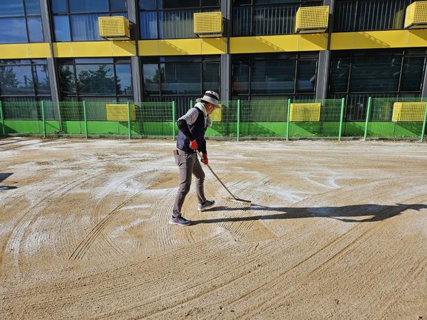 수북면유치원 운동장 모래보충: 전국산업안전으로 깨끗하고 안전한 놀이 공간 만들어보세요!