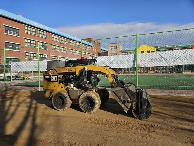 학교 운동장 모래보충 | 전문 시공으로 튼튼한 놀이 공간 만들어보세요!