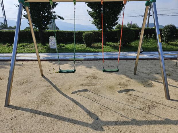 죽곡면유치원 운동장 잡초 제거: 전국산업안전으로 안전하고 신뢰할 만한 놀이 공간 만들기