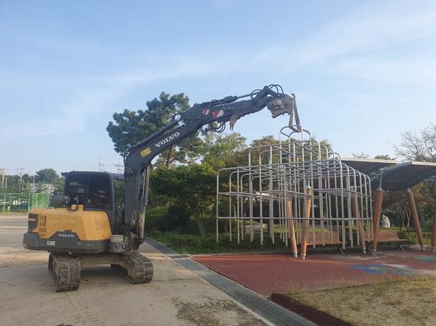 학교 운동장 renovate  전국산업안전으로 안정적인 놀이 공간 만들기!