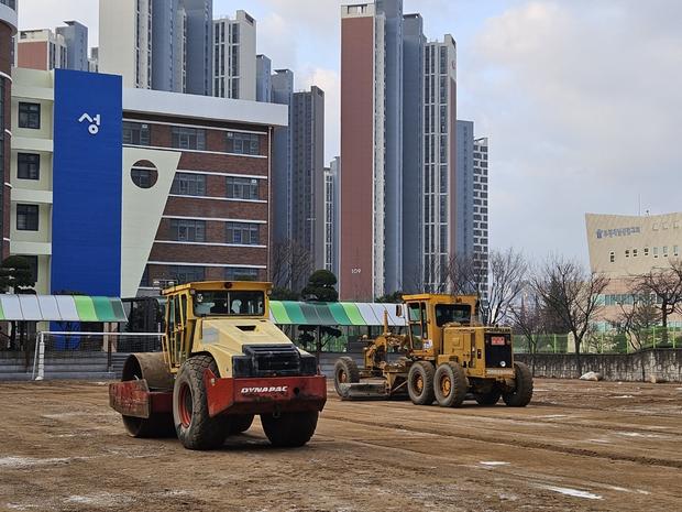 겸면중학교 운동장 관리, 안전 & 효율성 최우선! 전문 시공으로 더욱 신뢰할 수 있는...