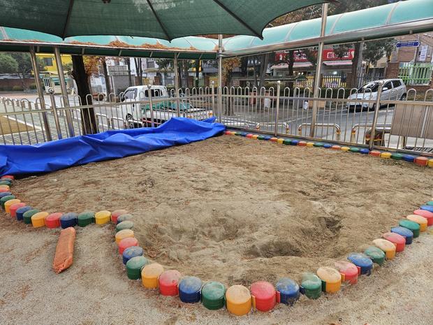 구례군초등학교 운동장 소금살포: 전문 시공으로 안전하고 쾌적한 공간 만들어보세요!