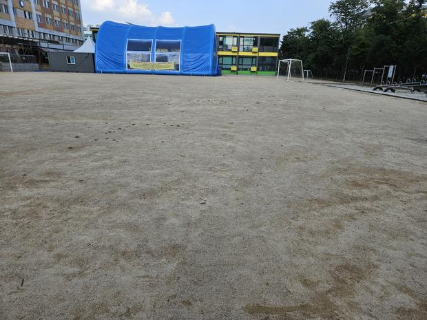 구례군중학교 운동장 모래보충, 전국산업안전으로 튼튼한 놀이터 만들어 보세요!