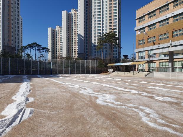 마산면중학교 운동장 관리 ❌ 안전 문제? 전문가의 ? 해결 방법! 관련 이미지