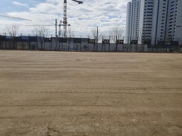 마산면중학교 운동장 소금살포: 전국산업안전으로 안전하게 놀이터를 꾸미세요!