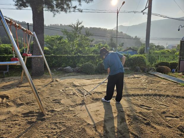 마산면중학교 운동장 모래보충, 전국산업안전으로 더욱 안전하게 놀아요!