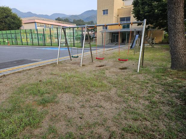 고흥군병설유치원 운동장 잡초 제거, 전국산업안전으로 안전하고  쾌적한 환경 만들어보세요!