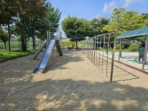 고흥읍초등학교 운동장 관리 ?️ 전국산업안전으로 안전하고 지속 가능한 놀이터 만들어보세요!