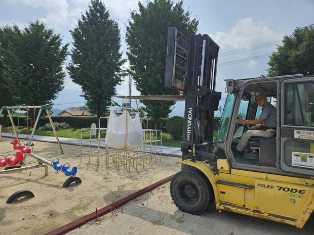 학교 운동장 잡초 제거! 전문 시공, 안전과 실질적인 효과!