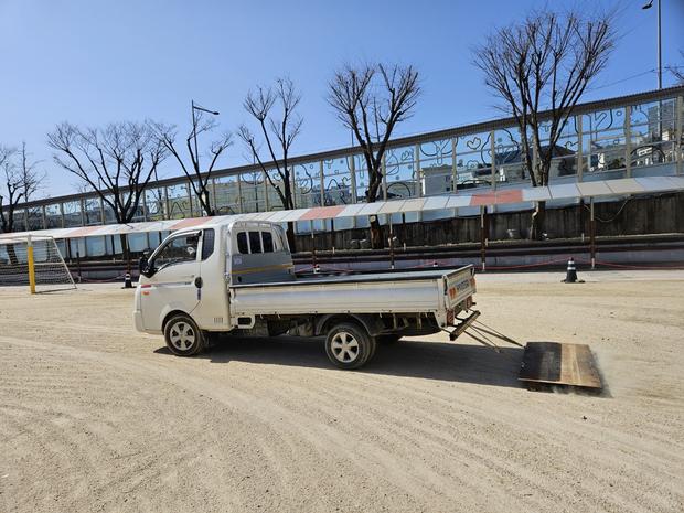 풍양면중학교 운동장 관리, 전문가로 걱정 끝! 안전 & 효율성 최우선!