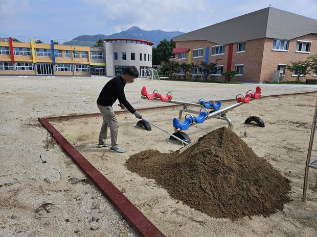 도덕면초등학교 운동장 관리, 전문 시공으로 안전하고 오래도록 즐겁게! 관련 이미지