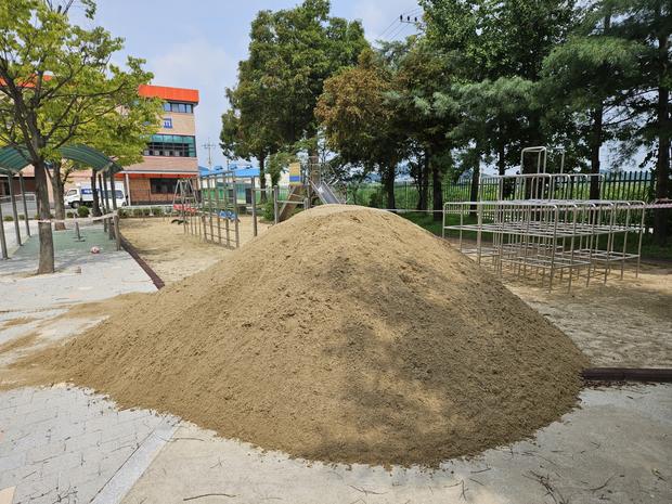 금산면 어린이집 운동장 모래보충! 전문 시공으로 안전하고 튼튼한 공간 만들어 보세요!