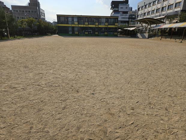 도화면 유치원 운동장 모래보충, 전국산업안전으로 안전한 놀이 공간 만들기!