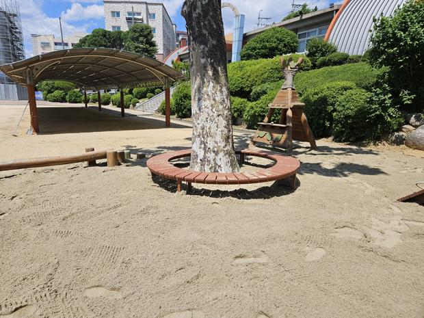 과역면병설유치원 운동장 관리, 전국산업안전으로 걱정 없이 놀이터를 만드세요! 관련 이미지