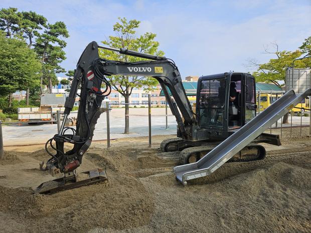 남양면유치원 운동장 잡초 제거! 전문 시공, 안전과 신뢰 가득!