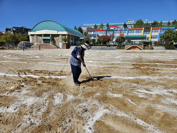 남양면중학교 운동장 관리 전문가로, 안전한 운영을 위한 맞춤 서비스!