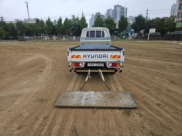 보성군중학교 운동장 잡초 제거, 전국산업안전으로 안전한 놀이터 만들기!