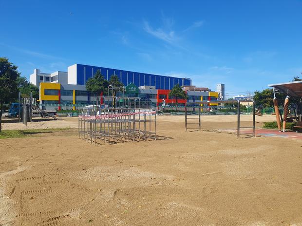 보성읍고등학교 운동장 잡초 제거: 전국산업안전, 고품질 시공으로 안전하고 건강한 놀이... 관련 이미지