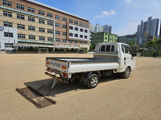 벌교읍초등학교 운동장 잡초 제거: 전문 시공으로 안전하고 깨끗한 운동 공간 만들어보세요!
