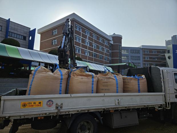 벌교읍중학교 운동장 잡초 제거: 전문 시공으로 안전하고 건강한 공간 만들기