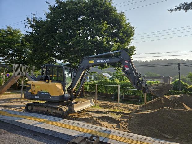 조성면초등학교운동장소금살포: 전국산업안전으로 학교 운동장, 더욱 안전하고 오래된 꿈을...