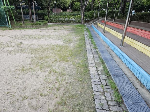 조성면중학교 운동장 잡초 제거 전문, 안전과 효율성을 위한 최고의 방법!