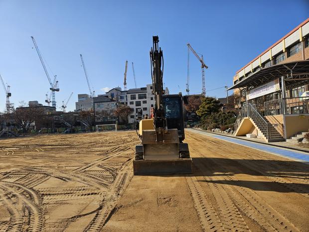 득량면고등학교 운동장 잡초 제거 전문 시공!  ✅ 안전성과 신뢰를 위한 최선의 선택