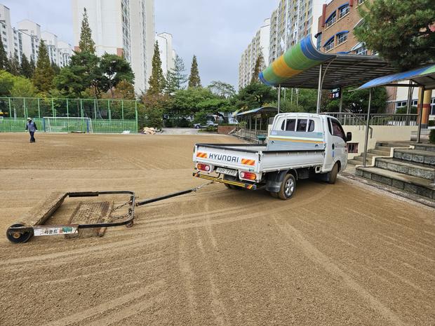 화순읍초등학교 운동장 모래보충, 전문 시공으로 안전하고 깨끗한 장비 확립하기!