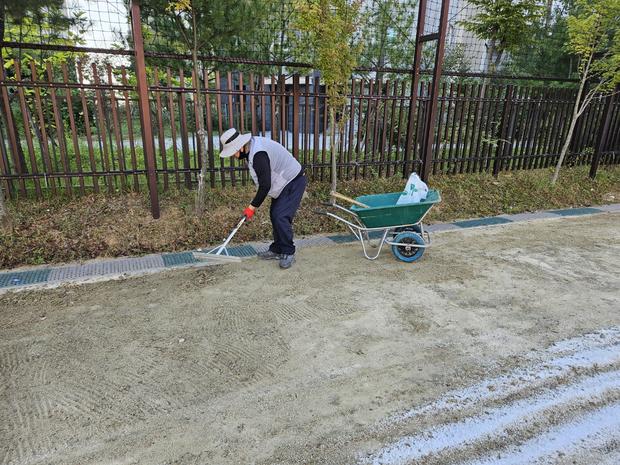 한천면중학교 운동장 소금살포: 전문 시공으로 안전하고 오래도록 신뢰할 수 있는 공간 만들기