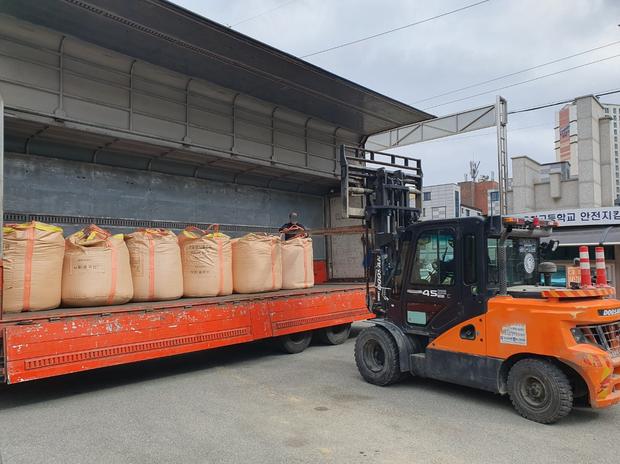 한천면영외출장소유치원 운동장 잡초 제거, 전국산업안전으로 안전하고 깨끗한 놀이 공간 ...