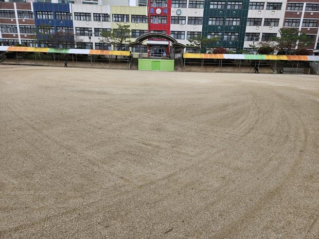 한천면영외출장소 초등학교 운동장 모래보충, 전국산업안전 걱정 없이 안전하게!