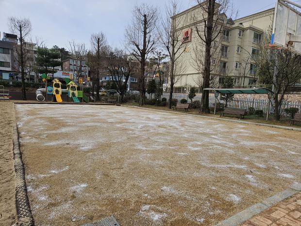 춘양면고등학교 운동장 모래보충, 전국산업안전 ?  학교 시설 안전 확보!