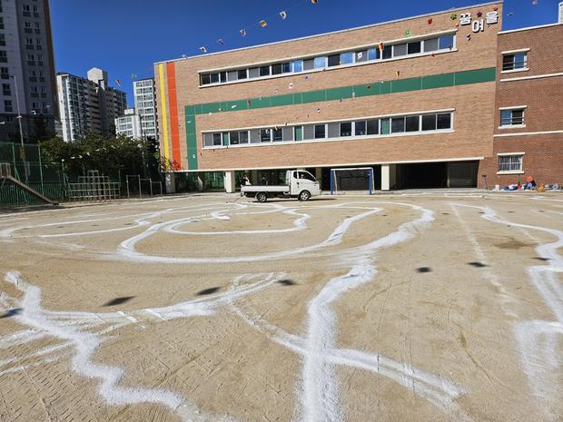 청풍면중학교 운동장 모래보충, 전국산업안전으로 안전하고 쾌적한 장비 만들어 보세요!