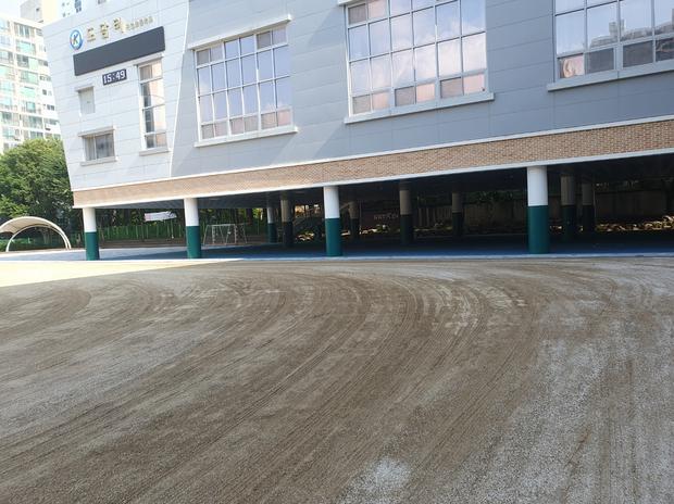 능주면중학교 운동장 모래보충, 전국산업안전으로 더욱 안전하고 쾌적한 공간 만들어봐!