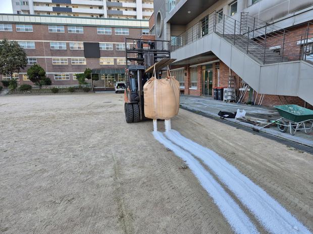 도곡면고등학교 운동장 모래보충 | 전국산업안전, 100% 신뢰!