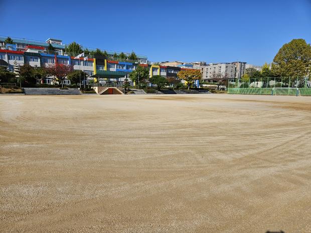 동복면유치원 운동장  소금살포  전국산업안전 전문가 팁!