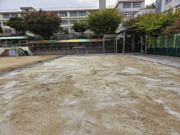 동복면중학교 운동장 관리:  전국산업안전으로 믿을 수 있는 안전한 놀이 공간 만들어보세요!