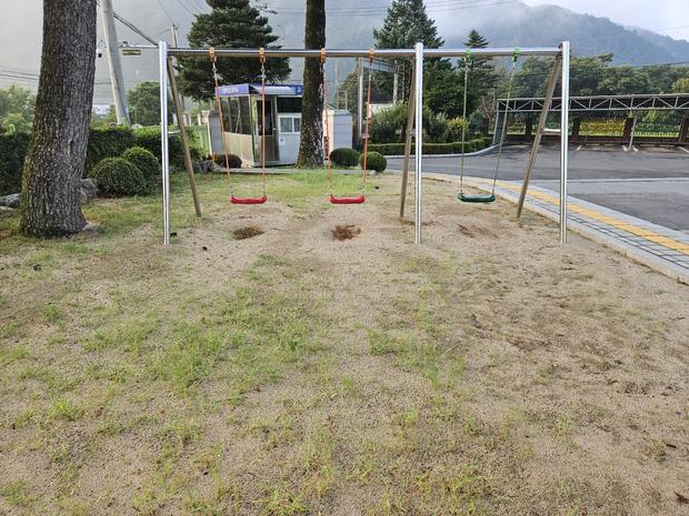 동면중학교 운동장 소금살포: 전문 시공으로 안전하고 빛나는 공간 만들어보세요!