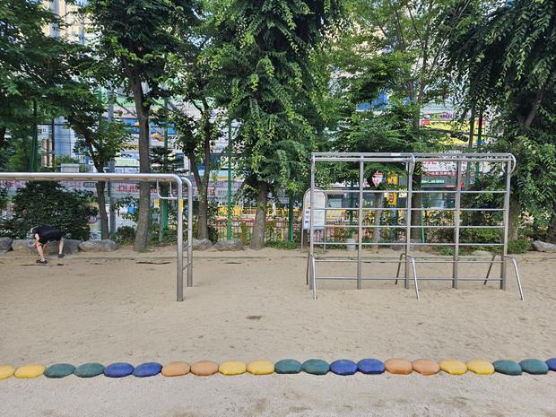 관산읍초등학교 운동장 모래보충, 전국산업안전으로 학교 경기 성공!