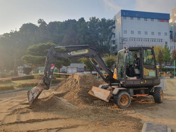 장평면고등학교 운동장 잡초 제거: 전문가가 알려줄 안전 & 효율적인 방법!
