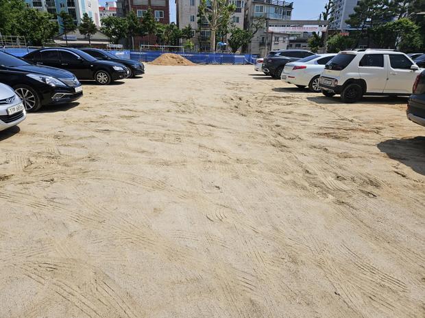 부산면초등학교 운동장 관리: 전문 시공으로 학교 안전과 건강을 위한 최고의 선택!