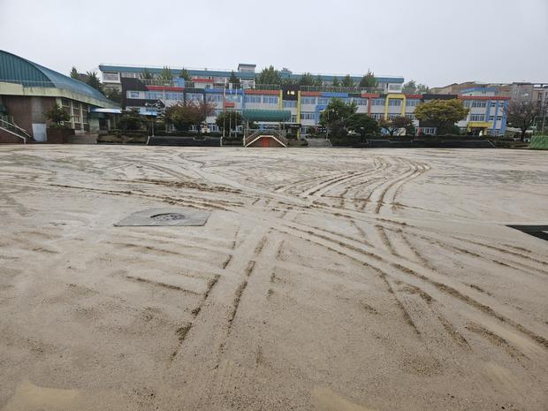 부산면고등학교 운동장 소금살 포장, 학교 시설관리 전문가는 이렇게 해줘!