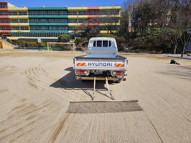 회진면중학교 운동장 모래보충: 전국산업안전으로 풋살공원 확보! 관련 이미지