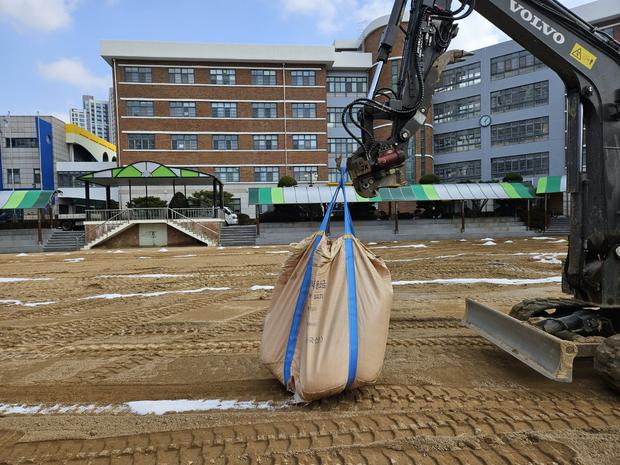 학교 운동장, 안전하게!  회진면 어린이집 소금살포 시공 전문 팁