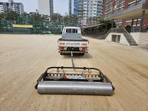 군동면중학교 운동장 소금살포: 전문 시공으로 안전하고 쾌적한 공간 만들어봐!
